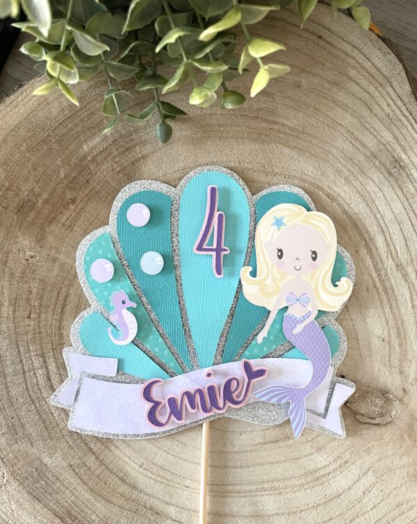 Cake topper